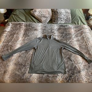 Vuori Ease Performance Half Zip - size Large